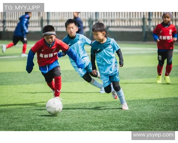 时尚界的足球明星如何在绿茵场与T台之间游刃有余展现个人魅力与风格