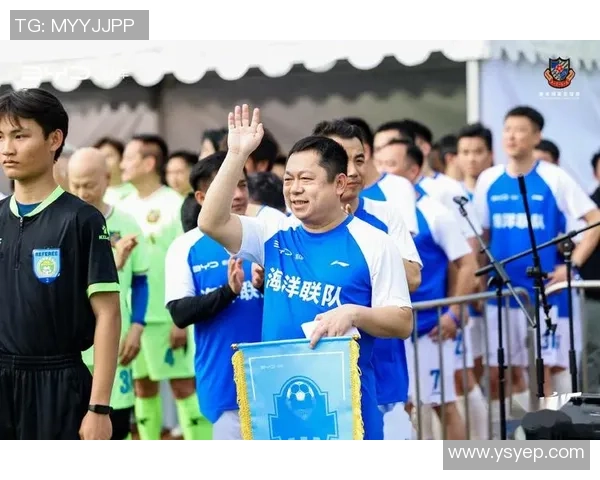 香港足球明星队在北京激情对决展现球技与团队精神 香港足球明星队在北京激情对决展现球技与团队精神